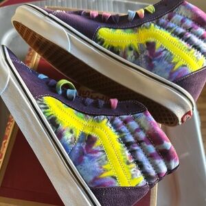 Men's 9.5 - Tie-Dye High-Top Sneakers